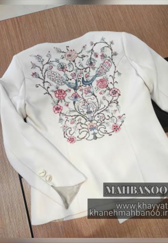 کت مجلسی با گلدوزی دست دوز در پشت کت